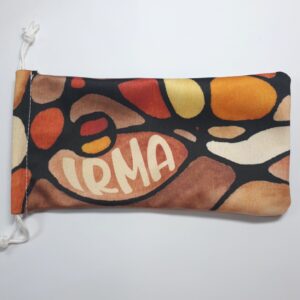 Zonnebrilhoesje met naam gepersonaliseerd